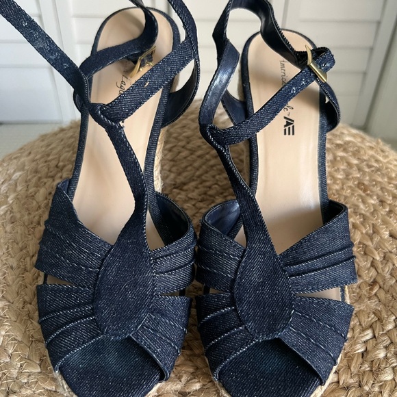 2 pairs of American Eagle wedges - Picture 4 of 6